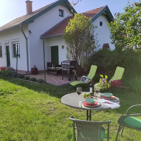 בית נופש Szolohegyi Haziko - In The Vineyard *