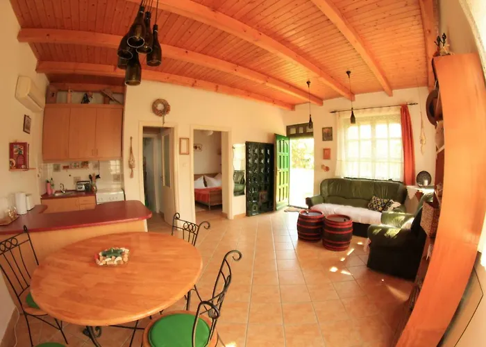 בית נופש Szolohegyi Haziko - In The Vineyard *